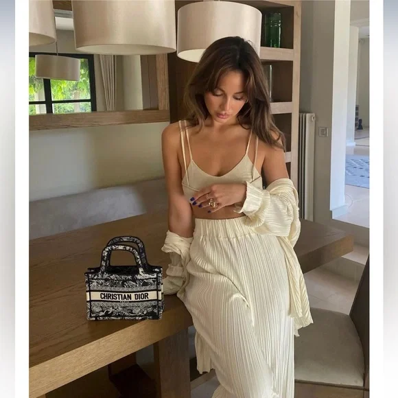 NWT MILK + HONEY Kumiko Plisse Blouse And Pant Set Cream XS - Picture 2 of 6